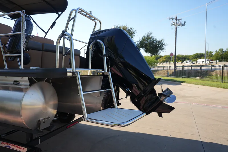 Slide: The Image of Harris Cruiser 210 2026 - 6