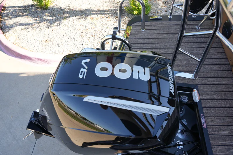 Slide: The Image of Harris Cruiser 210 2026 - 9