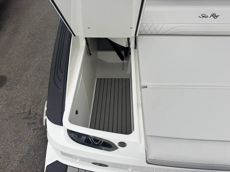 Slide: The Image of Sea Ray SLX 280 2026 - 12