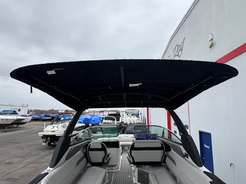 Slide: The Image of Sea Ray SLX 280 2026 - 20