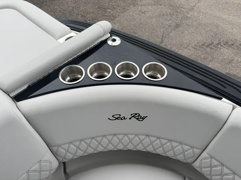 Slide: The Image of Sea Ray SLX 280 2026 - 24