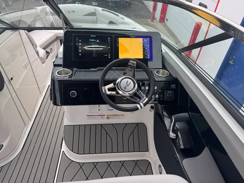 Slide: The Image of Sea Ray SLX 280 2026 - 35