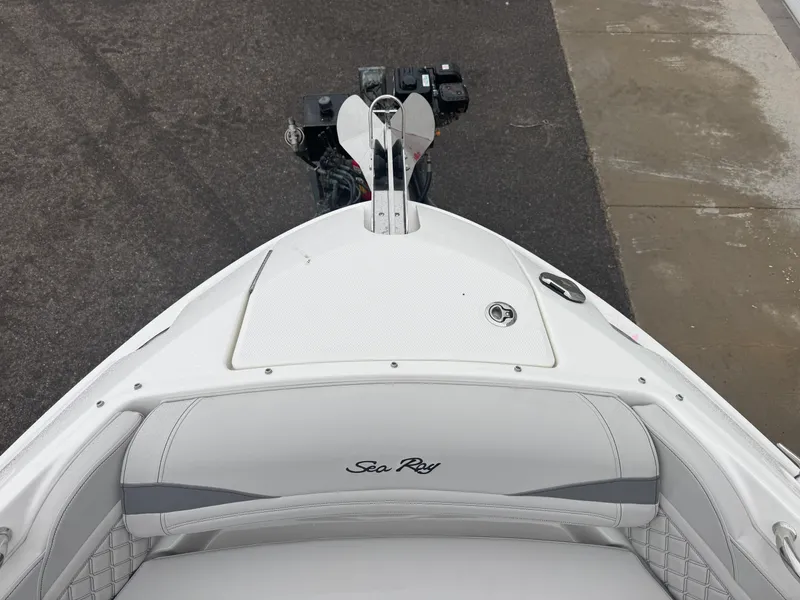 Slide: The Image of Sea Ray SLX 280 2026 - 54