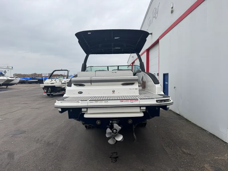 Slide: The Image of Sea Ray SLX 280 2026 - 8