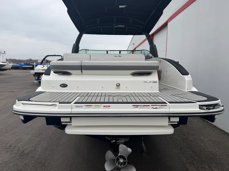 Slide: The Image of Sea Ray SLX 280 2026 - 9