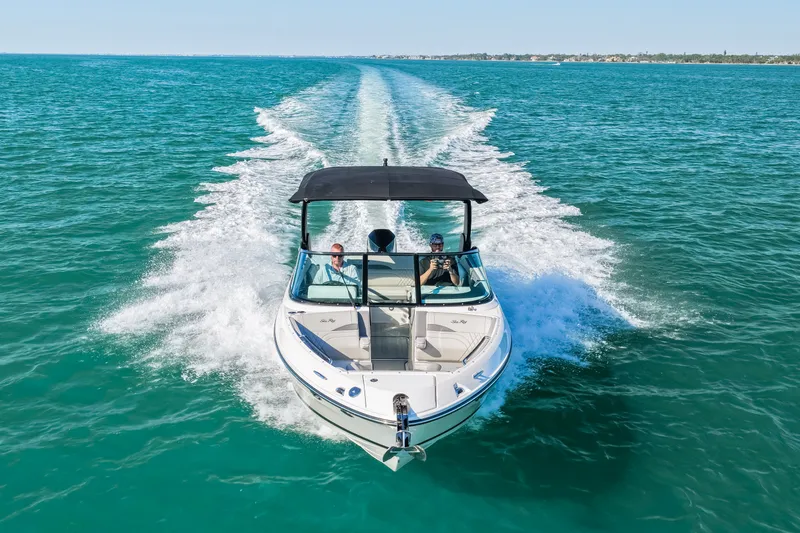 Slide: The Image of Sea Ray SLX 260 Outboard 2026 - 15