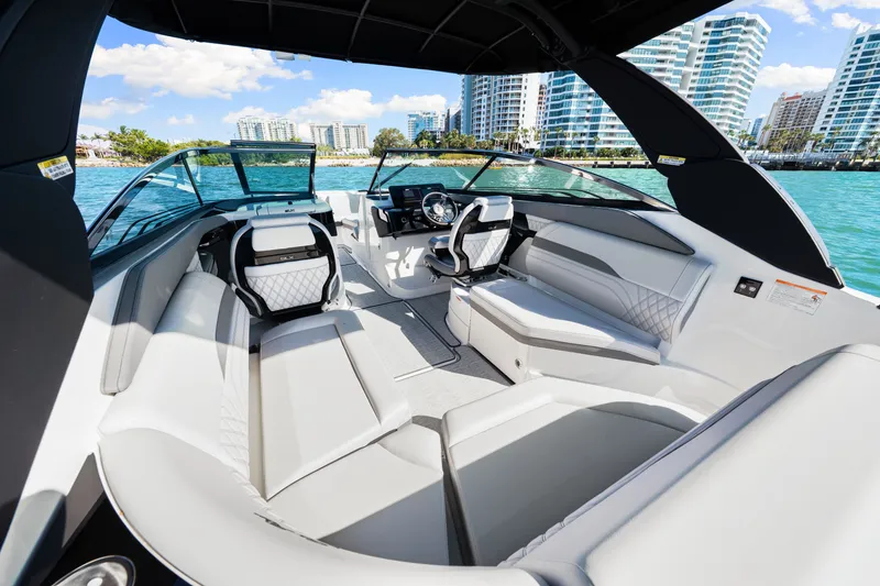 Slide: The Image of Sea Ray SLX 260 Outboard 2026 - 27