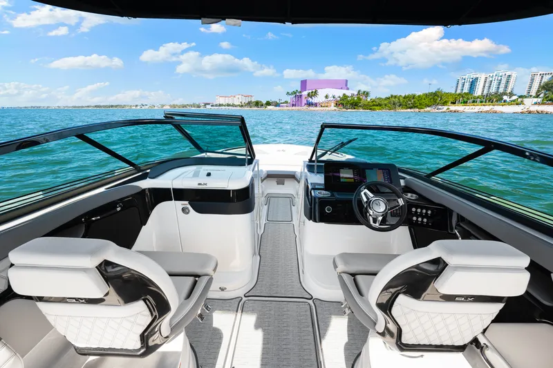Slide: The Image of Sea Ray SLX 260 Outboard 2026 - 35