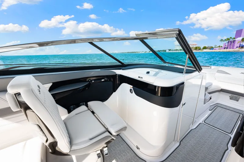 Slide: The Image of Sea Ray SLX 260 Outboard 2026 - 36