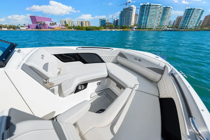 Slide: The Image of Sea Ray SLX 260 Outboard 2026 - 41