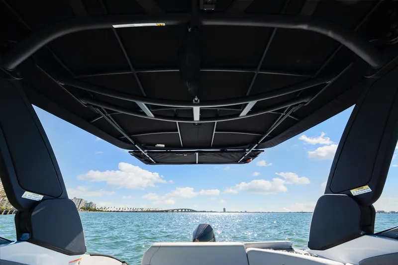 Slide: The Image of Sea Ray SLX 260 Outboard 2026 - 43