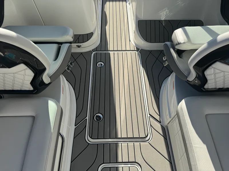 Slide: The Image of Sea Ray SLX 260 2026 - 22