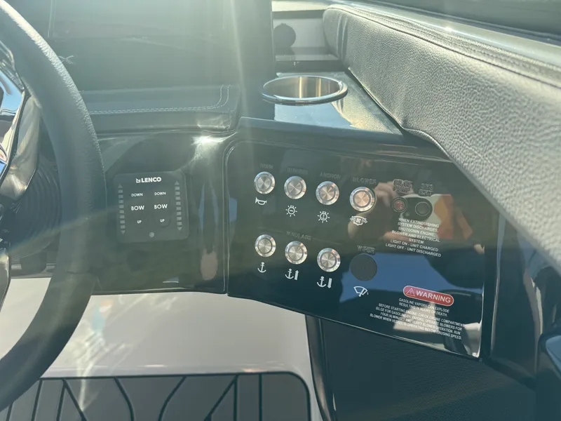 Slide: The Image of Sea Ray SLX 260 2026 - 30