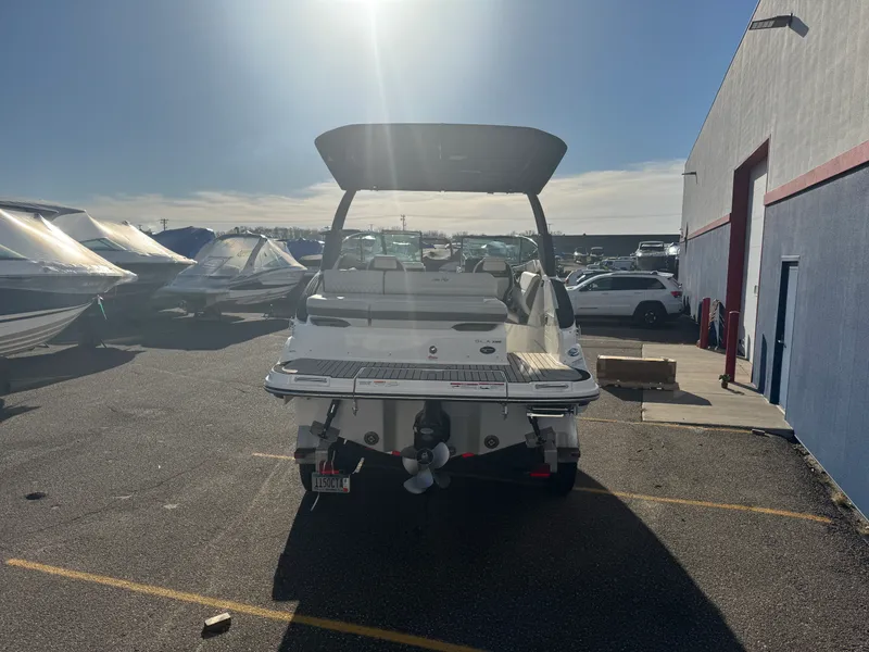 Slide: The Image of Sea Ray SLX 260 2026 - 4