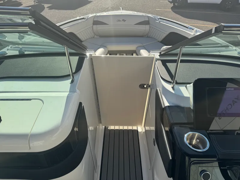 Slide: The Image of Sea Ray SLX 260 2026 - 41