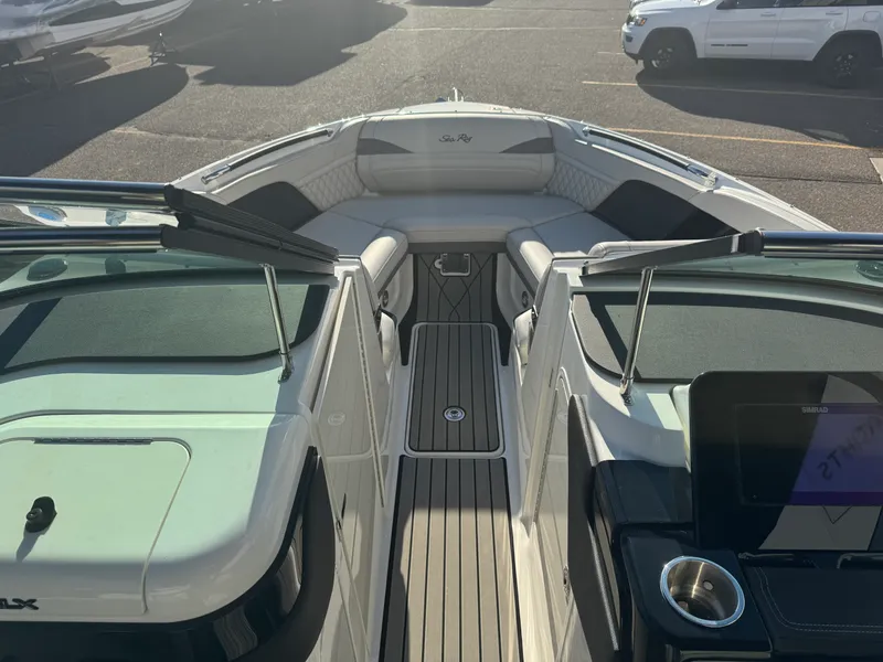 Slide: The Image of Sea Ray SLX 260 2026 - 42