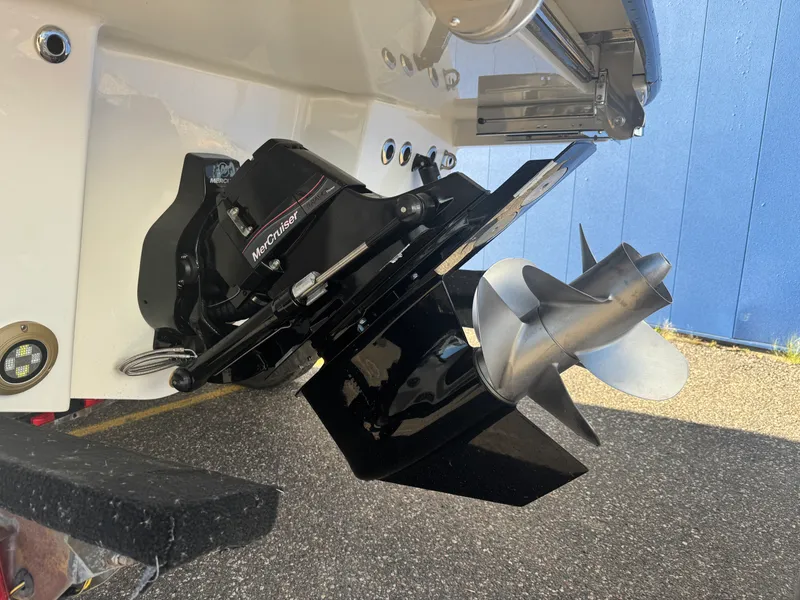 Slide: The Image of Sea Ray SLX 260 2026 - 5