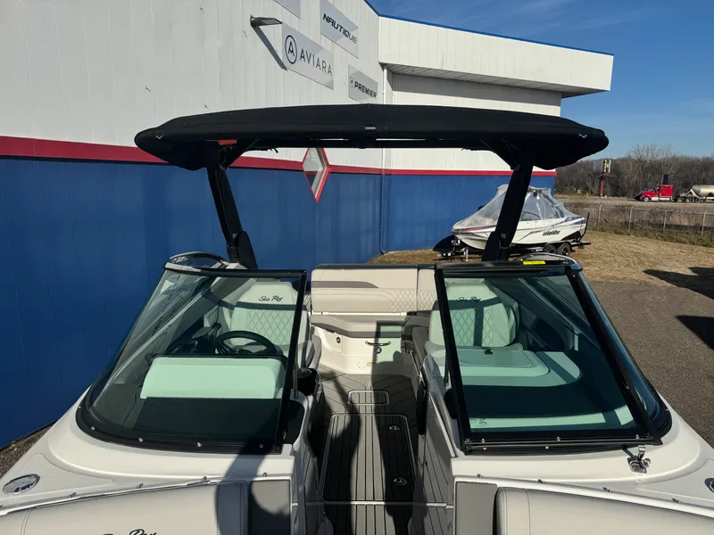 Slide: The Image of Sea Ray SLX 260 2026 - 52