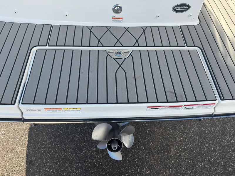 Slide: The Image of Sea Ray SLX 260 2026 - 6