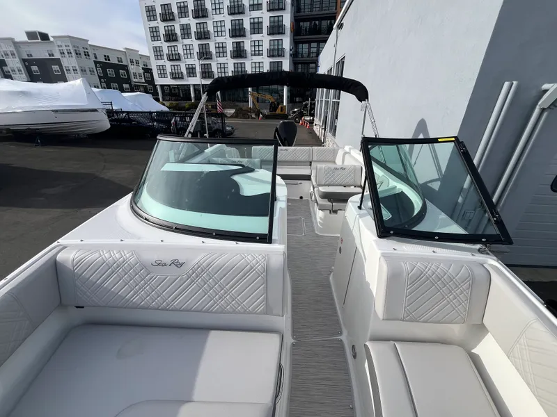 Slide: The Image of Sea Ray SDX 230 Outboard 2026 - 15