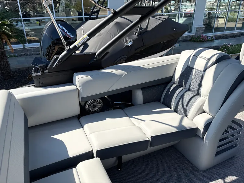 Slide: The Image of Harris 230 Grand Mariner 2026 - 15