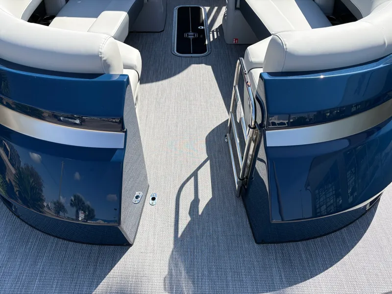 Slide: The Image of Harris 230 Grand Mariner 2026 - 6