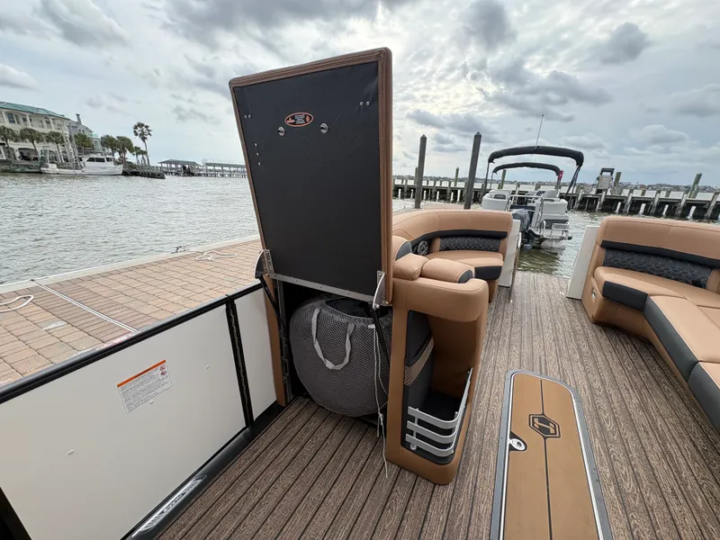 Slide: The Image of Harris Grand Mariner 250 2026 - 10