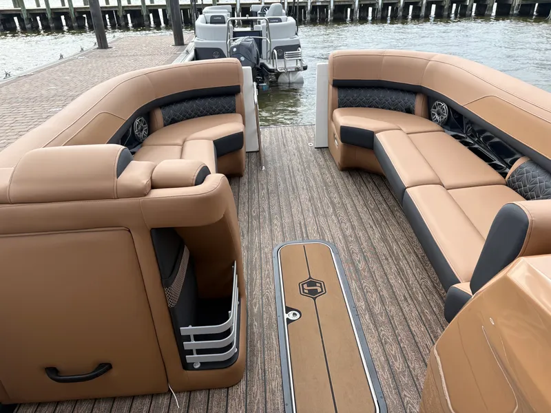 Slide: The Image of Harris Grand Mariner 250 2026 - 11