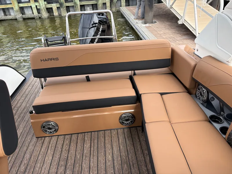 Slide: The Image of Harris Grand Mariner 250 2026 - 13