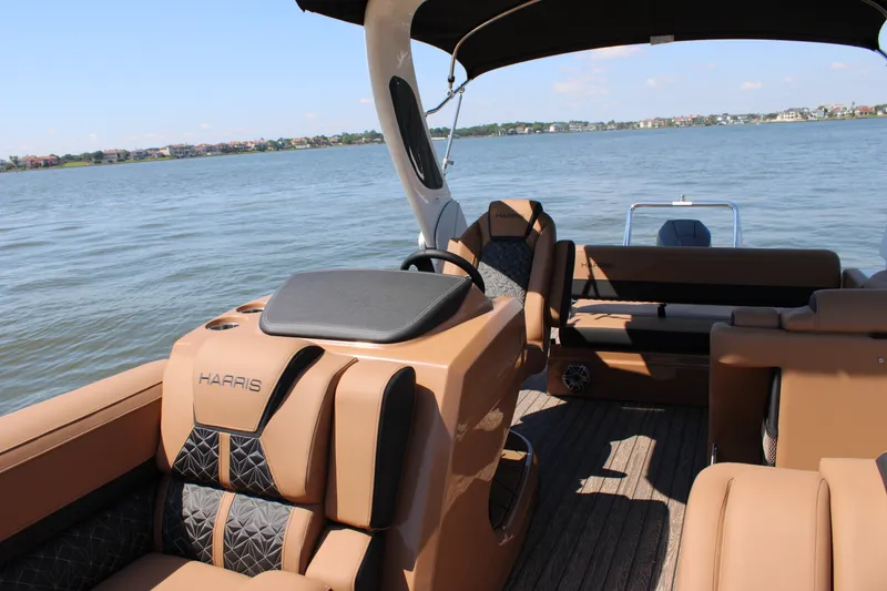 Slide: The Image of Harris Grand Mariner 250 2026 - 19