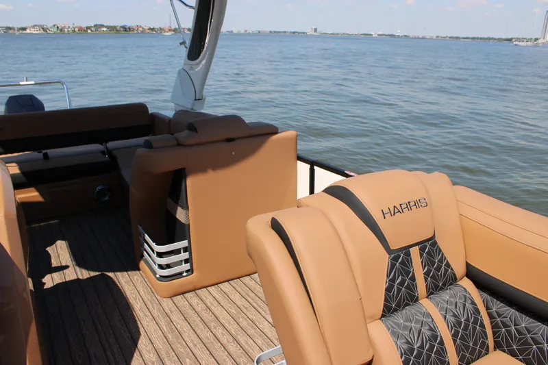 Slide: The Image of Harris Grand Mariner 250 2026 - 21