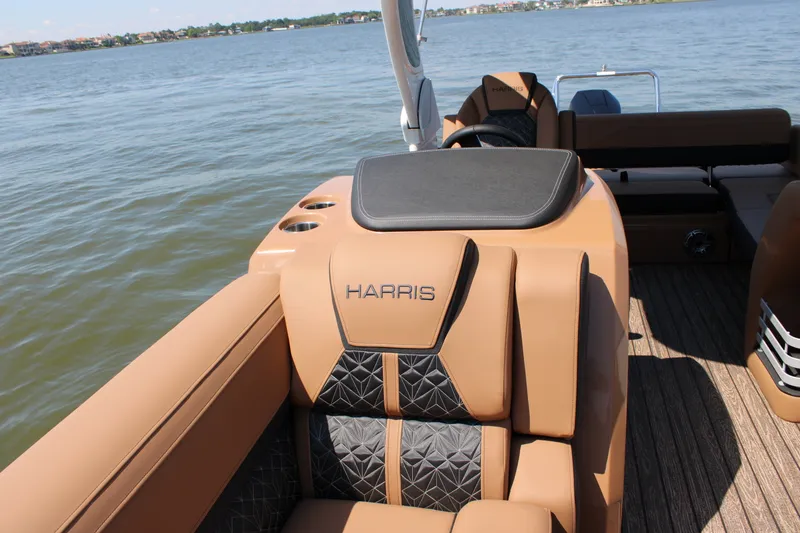 Slide: The Image of Harris Grand Mariner 250 2026 - 22