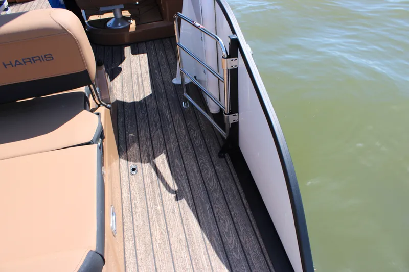 Slide: The Image of Harris Grand Mariner 250 2026 - 23