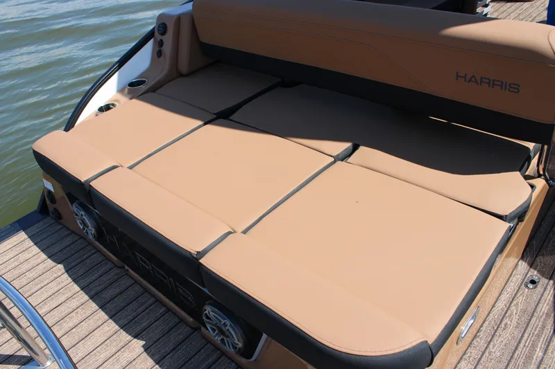 Slide: The Image of Harris Grand Mariner 250 2026 - 25