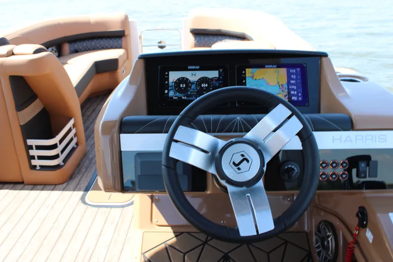 Slide: The Image of Harris Grand Mariner 250 2026 - 28