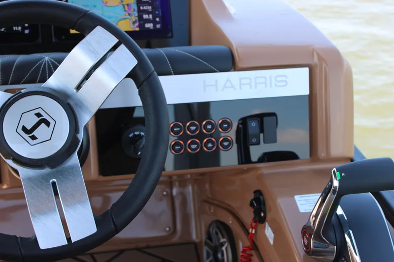 Slide: The Image of Harris Grand Mariner 250 2026 - 29