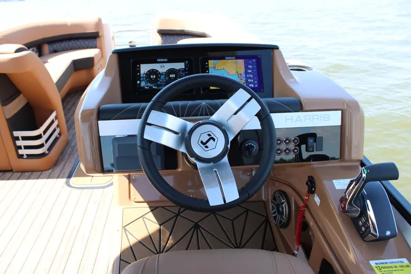 Slide: The Image of Harris Grand Mariner 250 2026 - 30