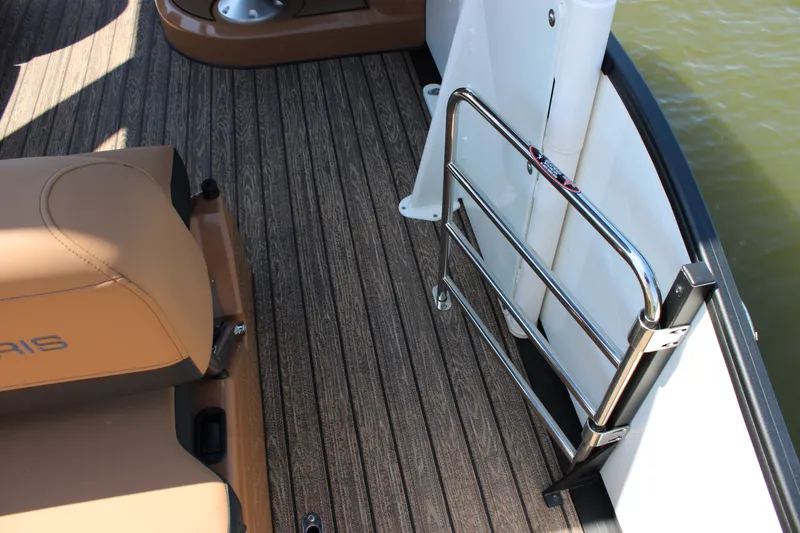 Slide: The Image of Harris Grand Mariner 250 2026 - 35