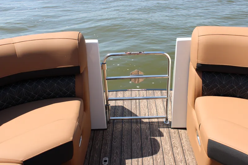 Slide: The Image of Harris Grand Mariner 250 2026 - 43