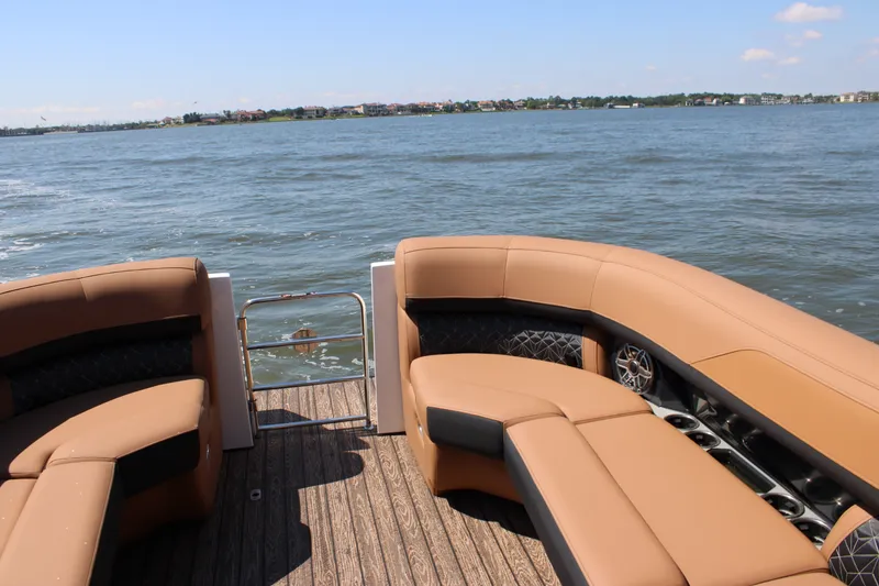 Slide: The Image of Harris Grand Mariner 250 2026 - 46