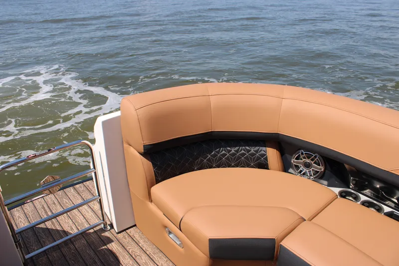 Slide: The Image of Harris Grand Mariner 250 2026 - 47