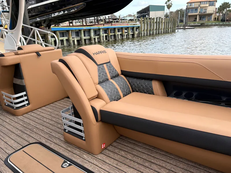 Slide: The Image of Harris Grand Mariner 250 2026 - 8