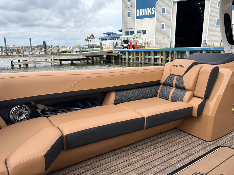 Slide: The Image of Harris Grand Mariner 250 2026 - 9