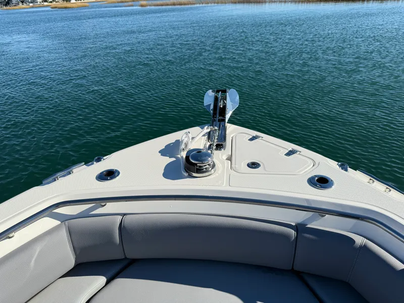 Slide: The Image of Boston Whaler 250 Outrage 2026 - 17