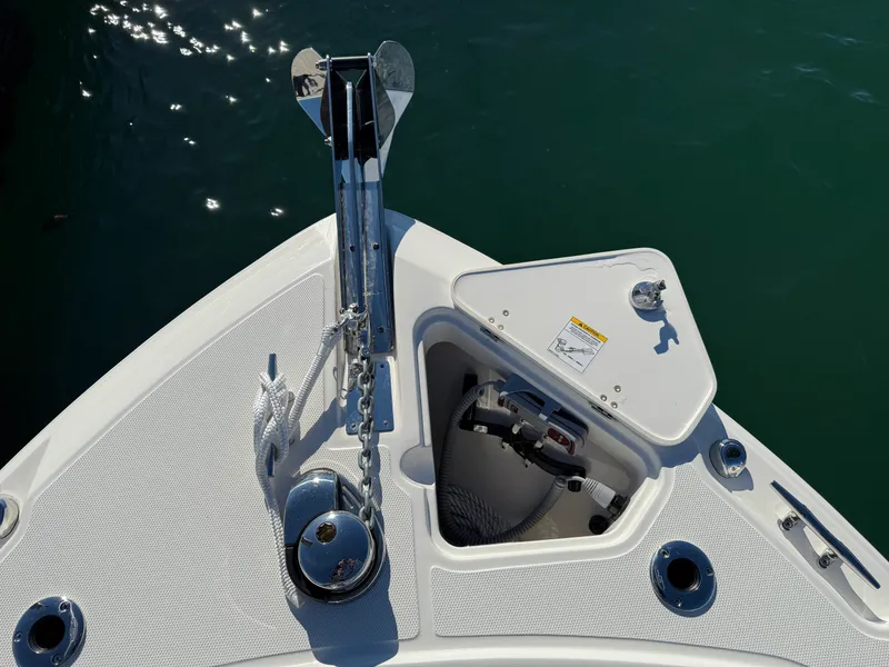 Slide: The Image of Boston Whaler 250 Outrage 2026 - 18