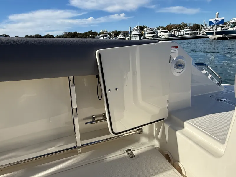 Slide: The Image of Boston Whaler 250 Outrage 2026 - 6