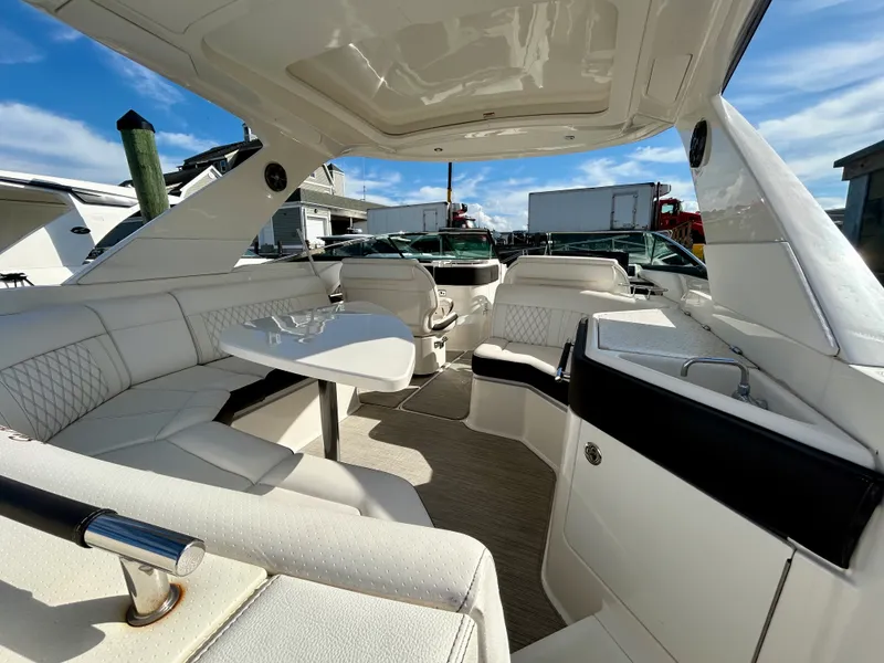 Slide: The Image of Sea Ray SLX 310 OB 2020 - 10