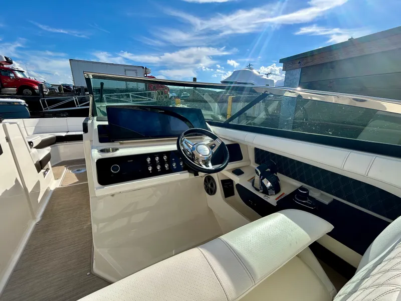 Slide: The Image of Sea Ray SLX 310 OB 2020 - 15