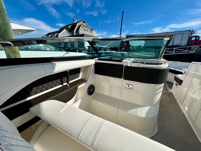 Slide: The Image of Sea Ray SLX 310 OB 2020 - 16