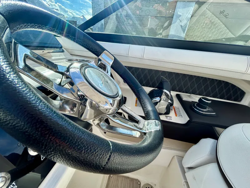 Slide: The Image of Sea Ray SLX 310 OB 2020 - 19